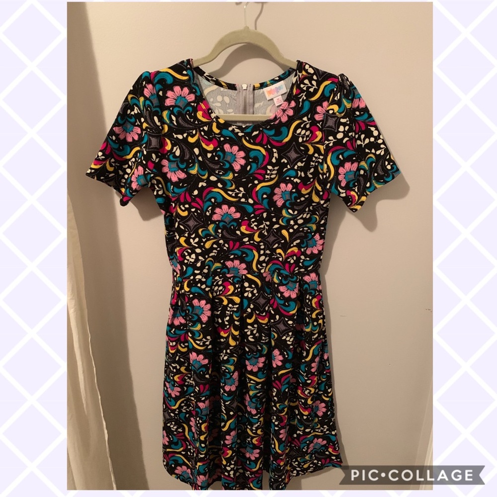 EUC Lularoe Amelia Dress Size M Black Floral